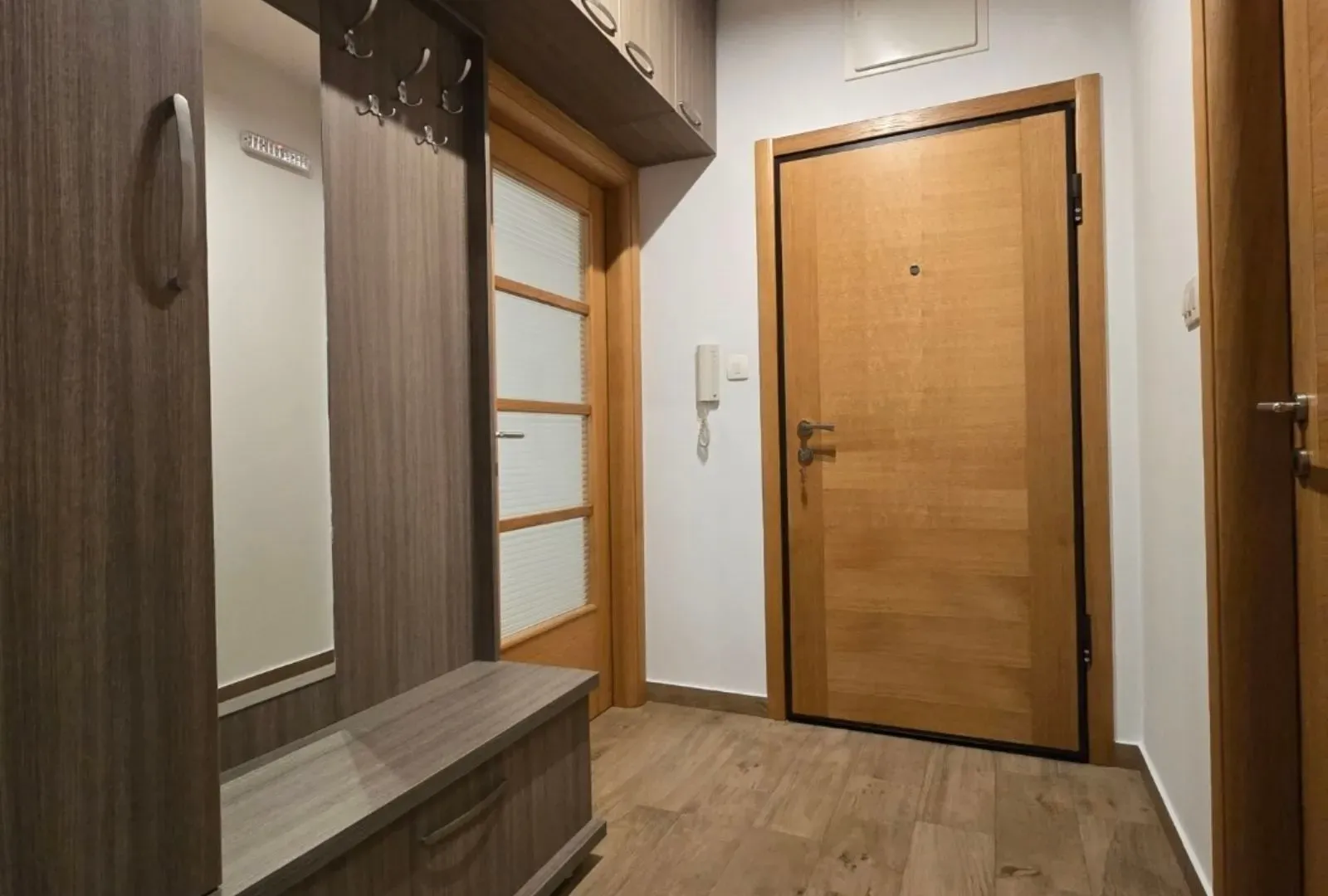 Izdavanje, jednosoban stan, 50m², Blok 9, Podgorica