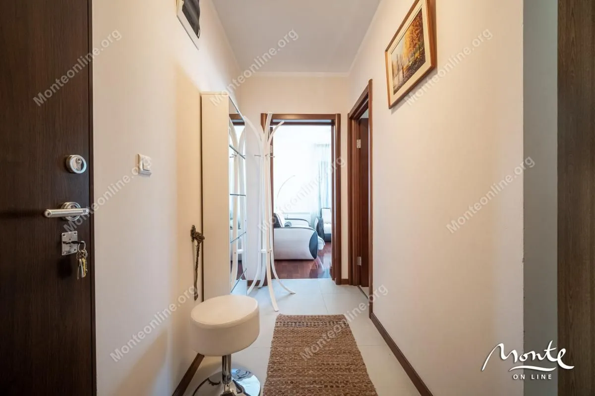Prodaja, dvosoban stan, 81m², Dobrota, Kotor
