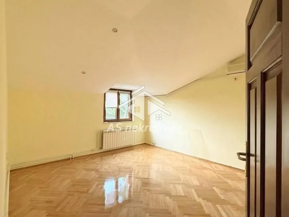 Izdavanje, stan, 210m², Savski Venac, Beograd