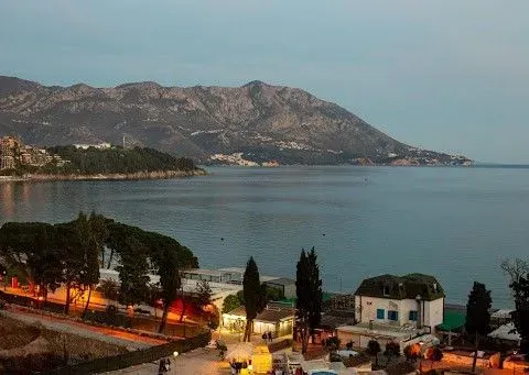 Izdavanje, jednosoban stan, 54m², Slovenska Plaža, Budva - image 2