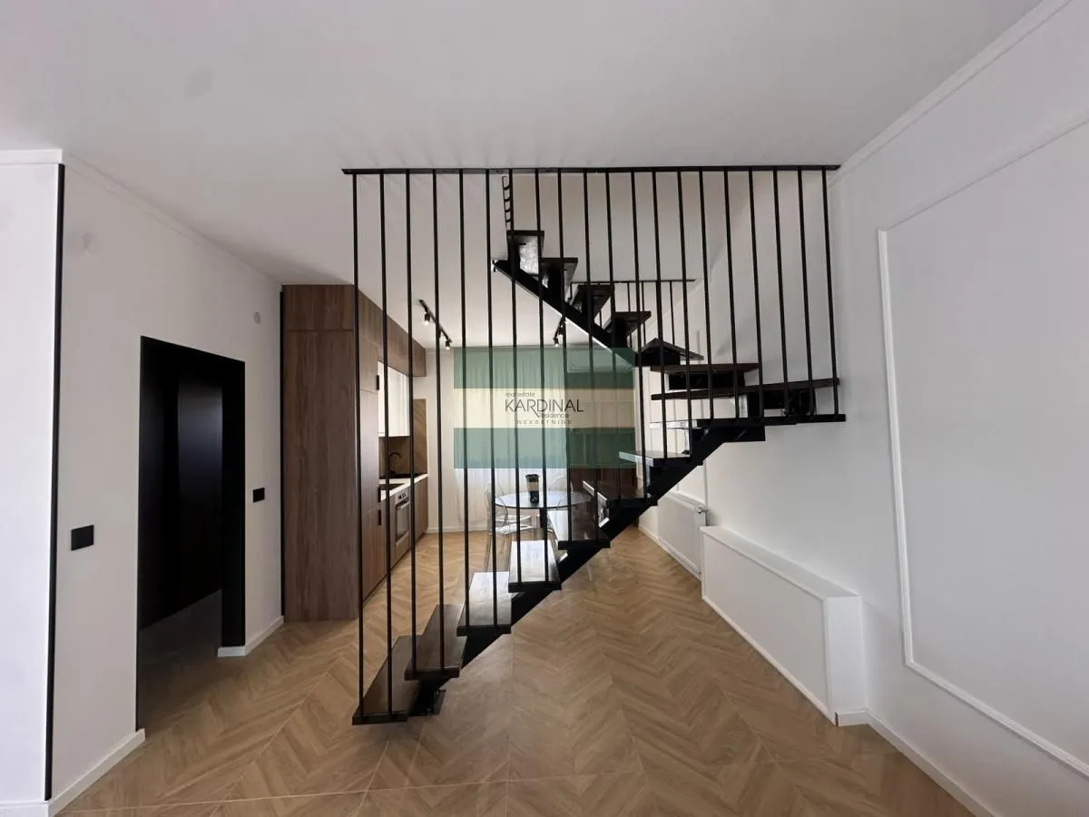 Izdavanje, četvorosoban stan, 100m², Centar, Kragujevac
