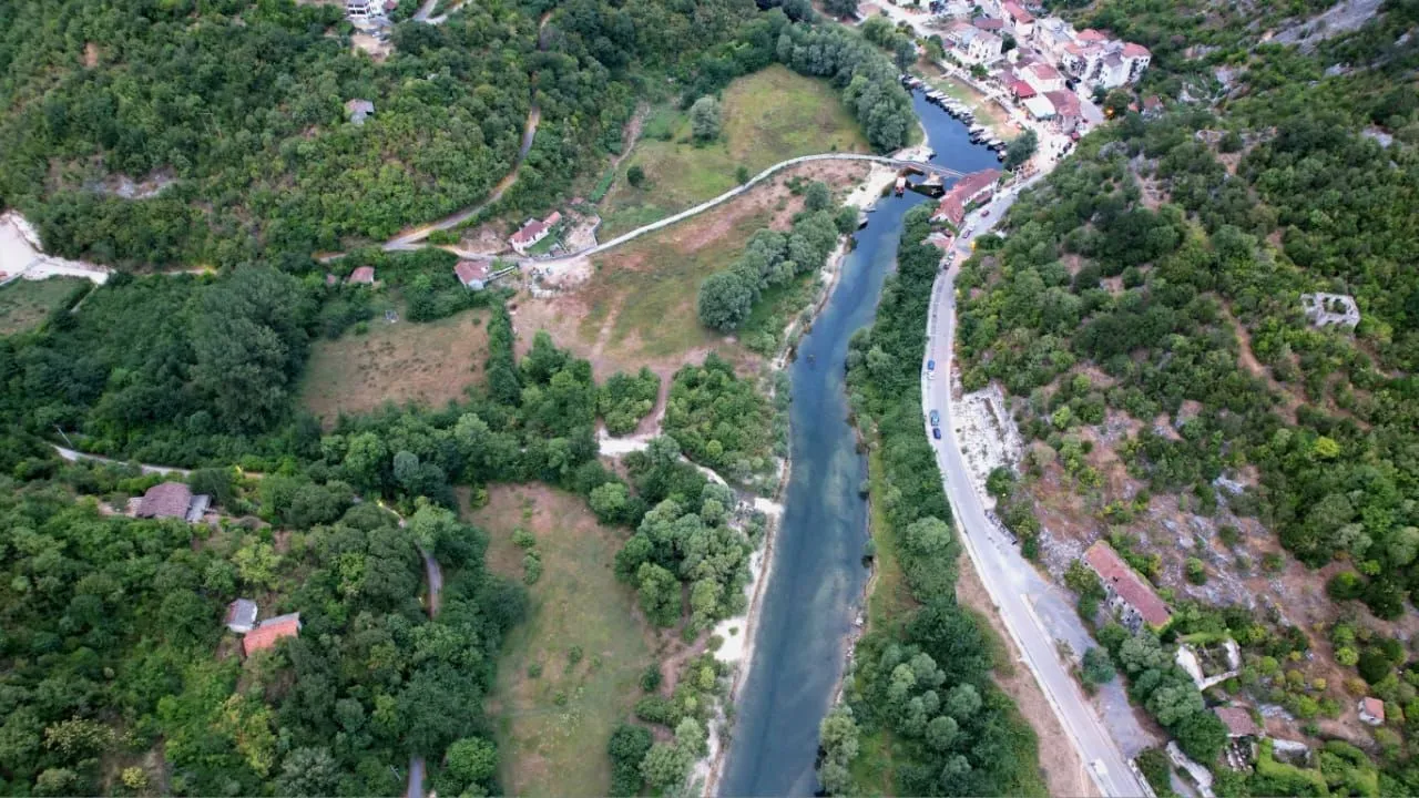 Prodaja, plac, 1300m², Cetinje, Crna Gora