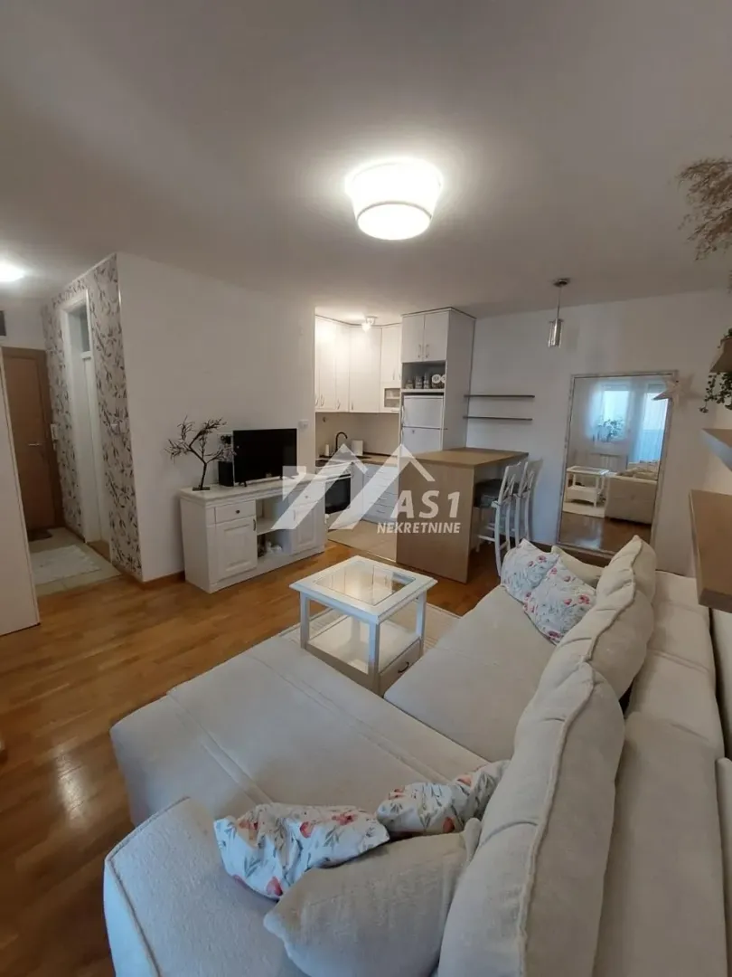 Izdavanje, jednosoban stan, 37m², Sajam, Novi Sad Sve Podlokacije