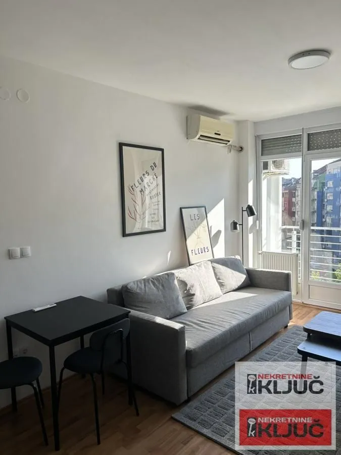 Izdavanje, garsonjera, 28m², Bulevar Oslobodjenja, Novi Sad Sve Podlokacije