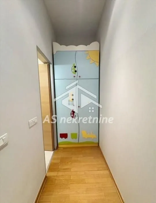 Izdavanje, trosoban stan, 131m², Vukov Spomenik, Zvezdara Sve Podlokacije