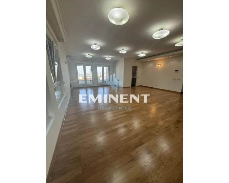 Izdavanje, četvorosoban stan, 155m², Senjak, Beograd