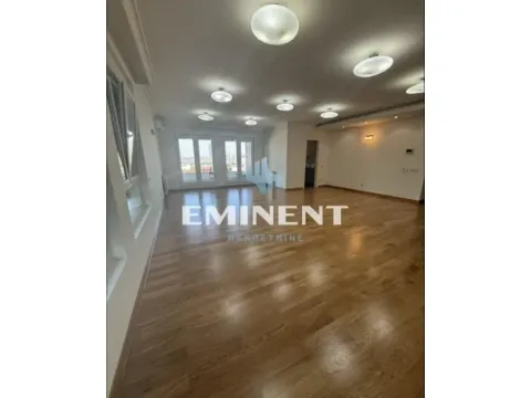 Izdavanje, četvorosoban stan, 155m², Senjak, Beograd