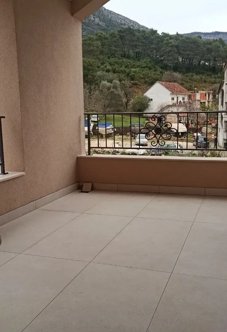 Izdavanje, jednosoban stan, 75m², Dumidran, Tivat
