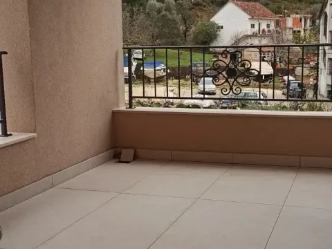 Rent, one bedroom apartment, 75m², Dumidran, Tivat - image 9