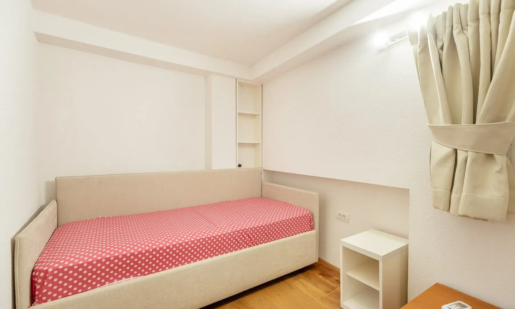 Prodaja, dvosoban stan, 93m², Perast, Kotor