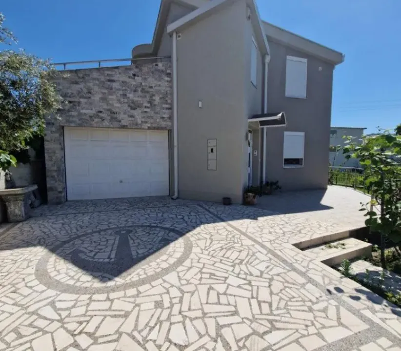 Sale, house, 130m², Tomba, Bar