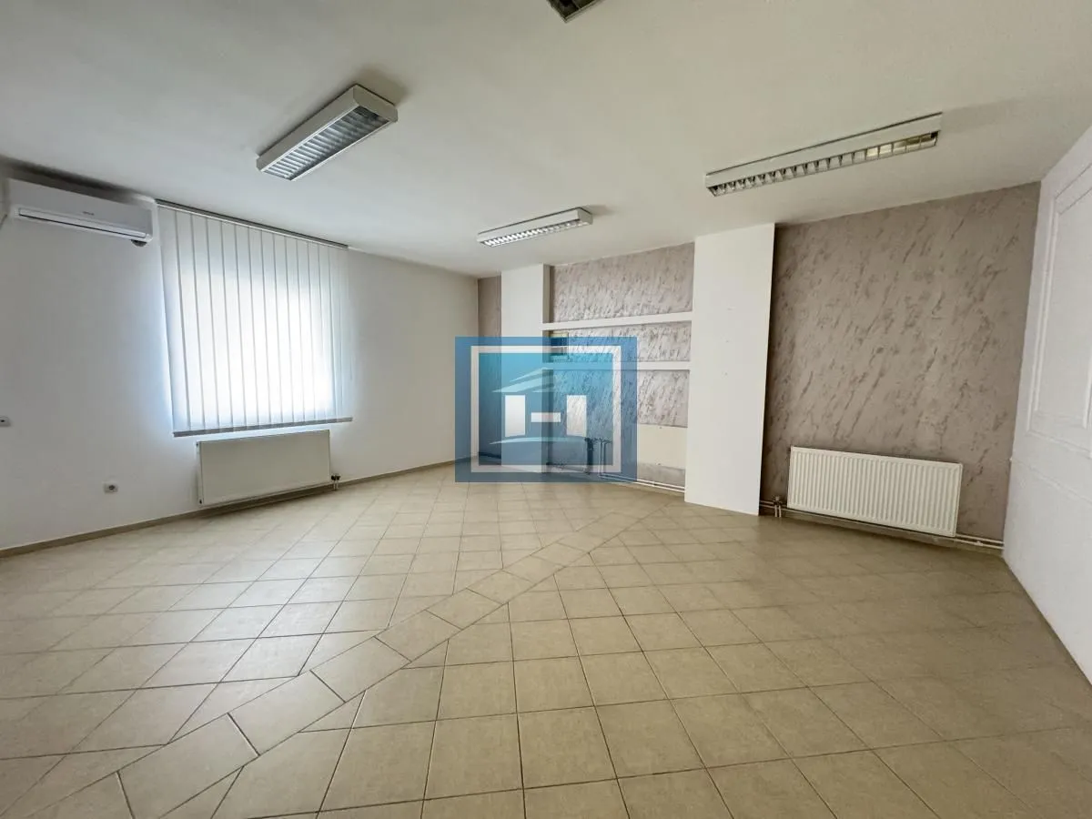 Rent, office space, 110m², Ćuprija, Srbija
