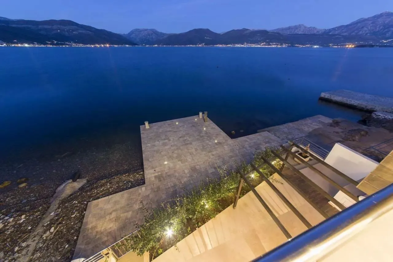 Prodaja, kuća, 390m², Krašići, Tivat