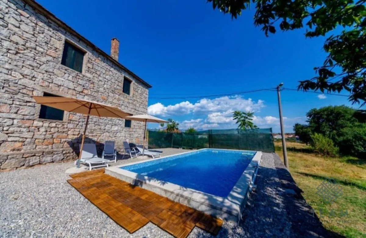 Izdavanje, kuća, 120m², Zelenika, Podgorica