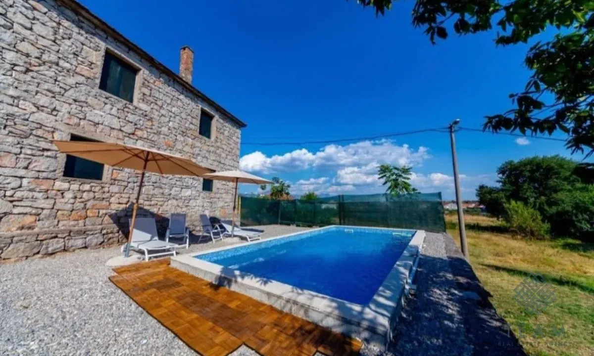 Izdavanje, kuća, 120m², Zelenika, Podgorica