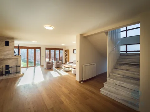 Sale, house, 330m², Centar, Kolašin - image 12