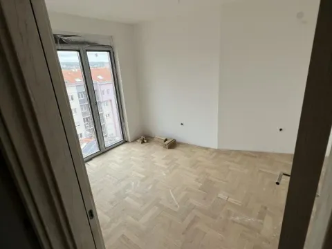 Prodaja, četvorosoban stan, 75m², Centar, Niš - image 7