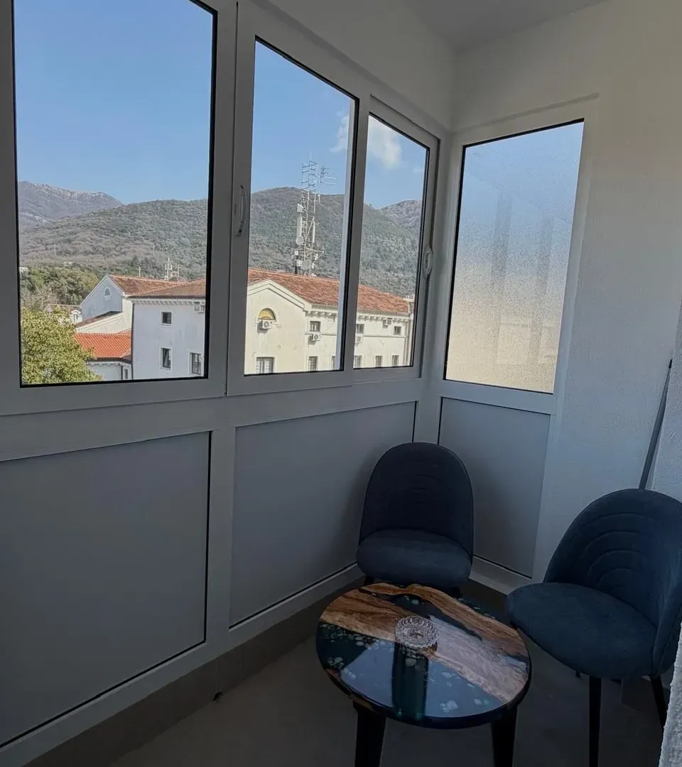 Izdavanje, jednosoban stan, 45m², Centar, Tivat