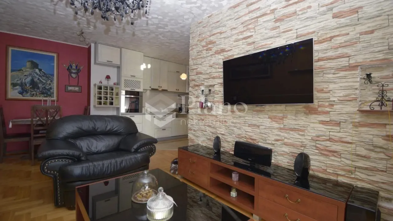 Izdavanje, dvosoban stan, 55m², Podgorica, Crna Gora