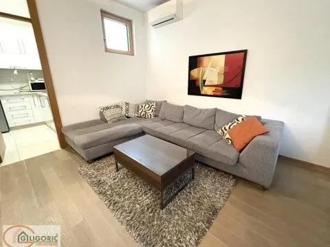 Izdavanje, trosoban stan, 70m², Kalenić Pijaca, Vračar Sve Podlokacije - image 5