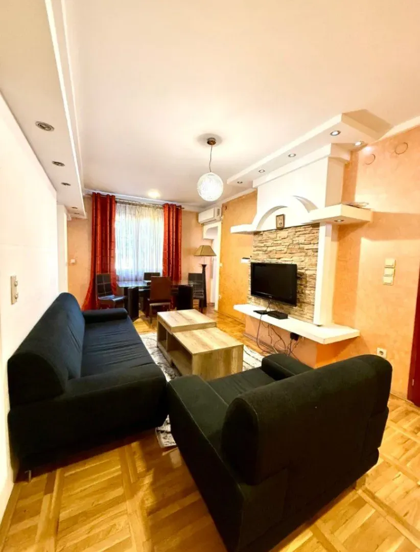 Izdavanje, trosoban stan, 90m², Centar, Podgorica