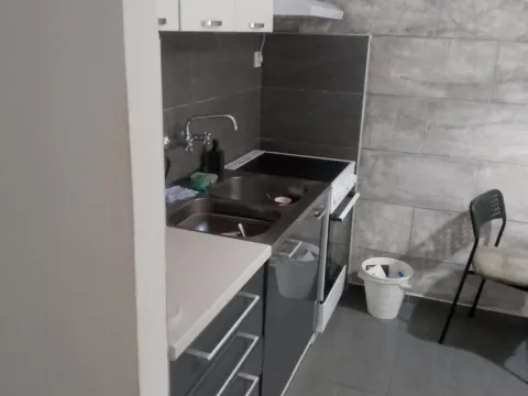 Izdavanje, trosoban stan, 77m², Južni Bulevar, Vračar Sve Podlokacije - image 4