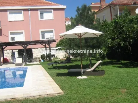 Prodaja, kuća, 340m², Gorica C, Podgorica - image 2