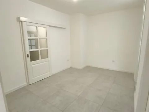 Rent, office space, 50m², Preko Morače, Podgorica - image 2