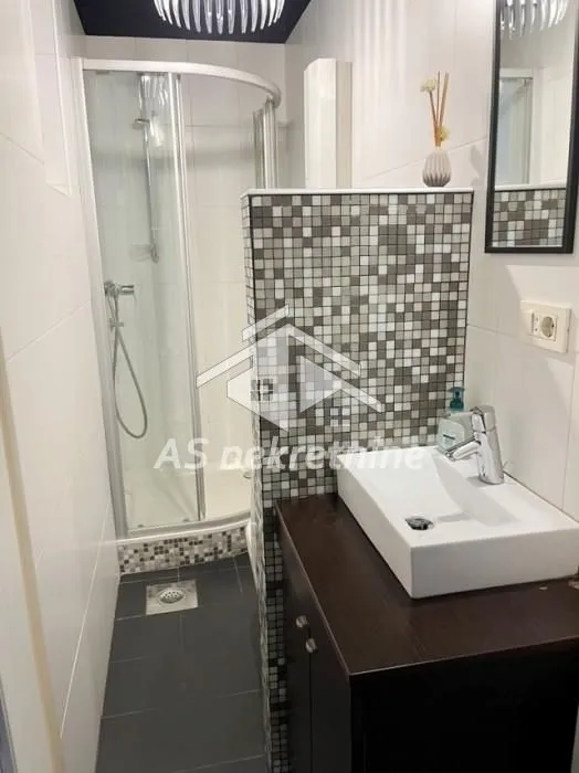 Izdavanje, četvorosoban stan, 120m², Voždovac Sve Podlokacije, Beograd