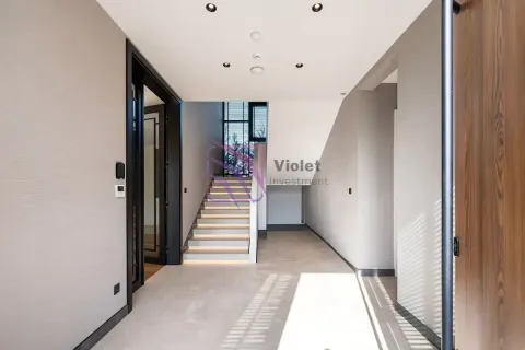 Prodaja, kuća, 262m², Gornja Gorica, Podgorica - image 16