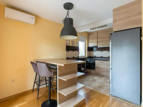 Rent, two bedroom apartment, 60m², Tivat, Crna Gora - image 5