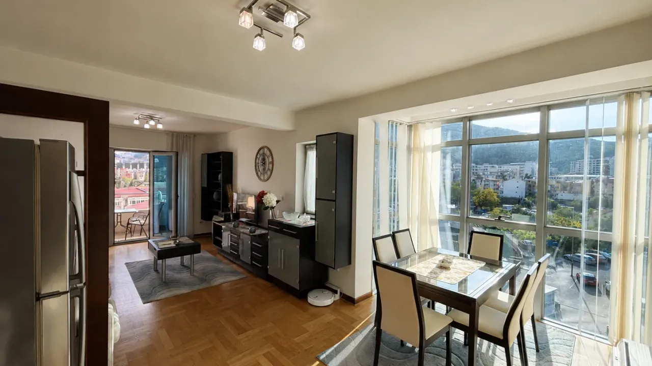 Izdavanje, dvosoban stan, 85m², Centar, Budva