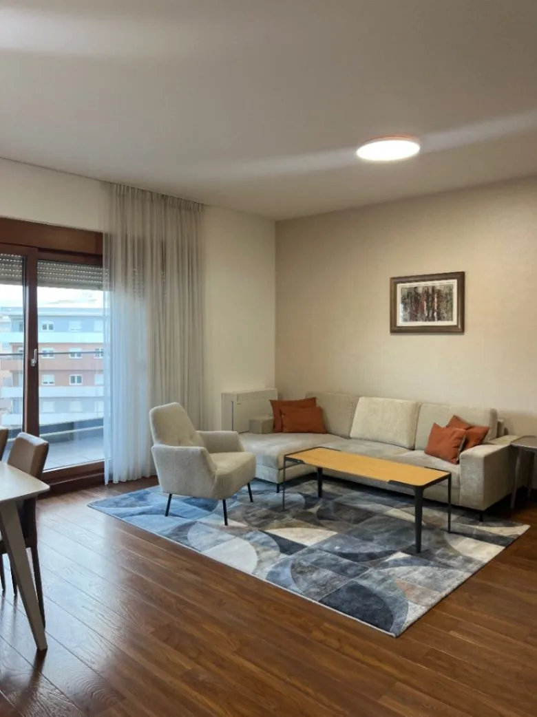 Izdavanje, četvorosoban stan, 127m², Podgorica, Crna Gora