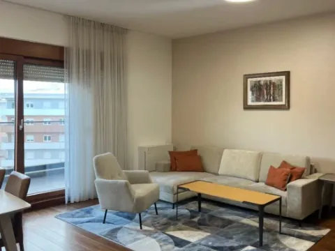 Izdavanje, četvorosoban stan, 127m², Podgorica, Crna Gora - image 1