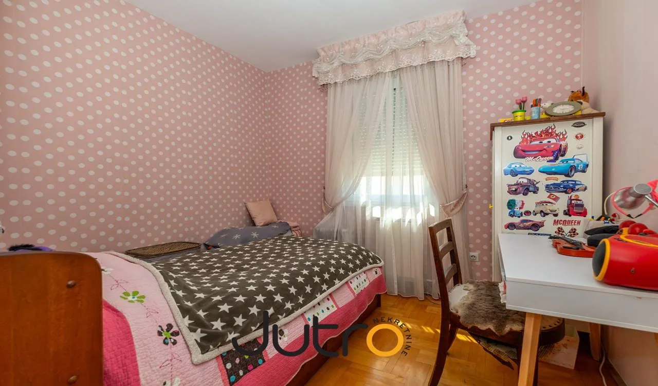 Izdavanje, trosoban stan, 115m², Gorica C, Podgorica