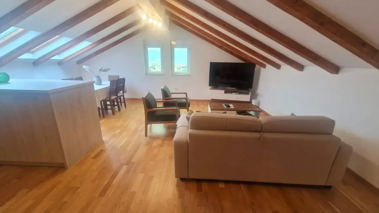 Izdavanje, stan, 111m², Tivat, Crna Gora