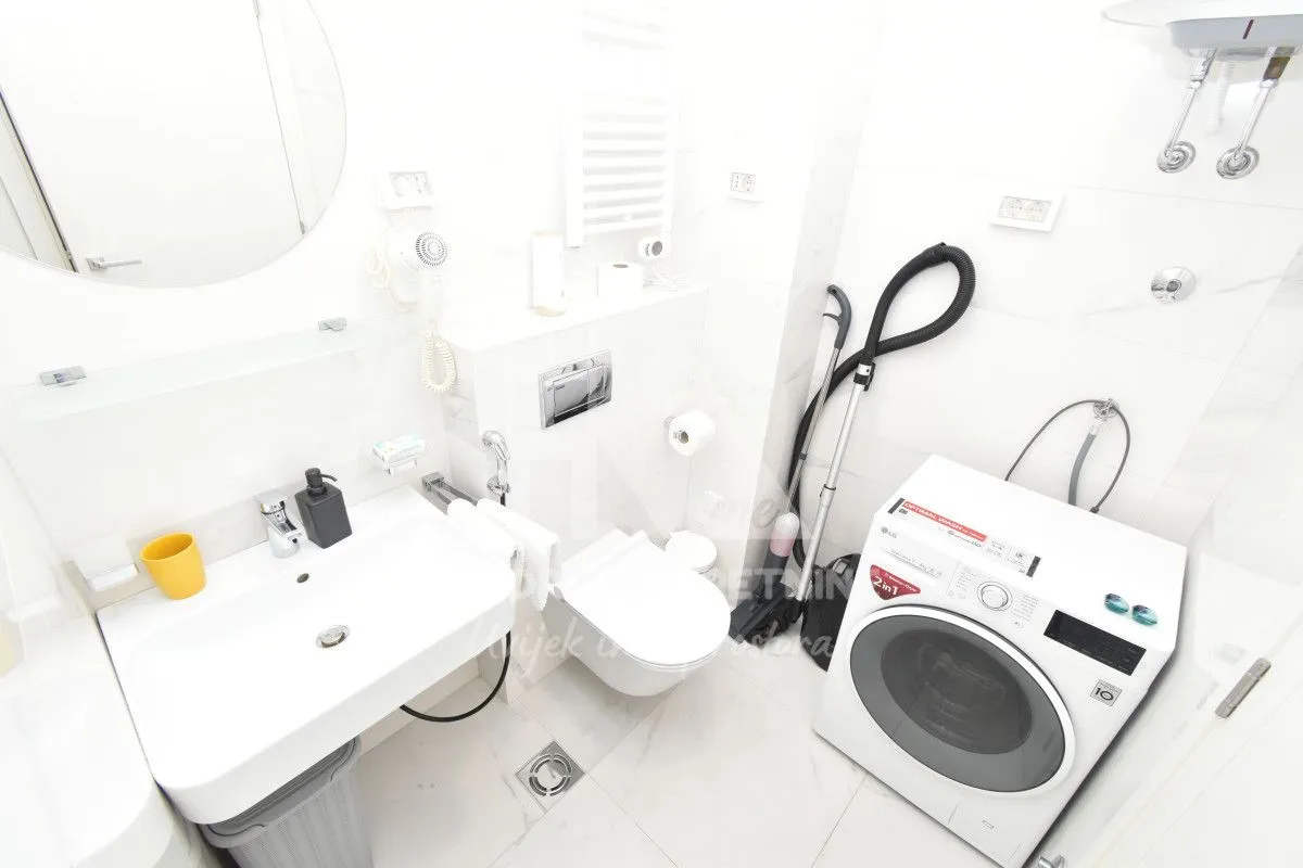 Izdavanje, jednosoban stan, 39m², Central Point, Podgorica