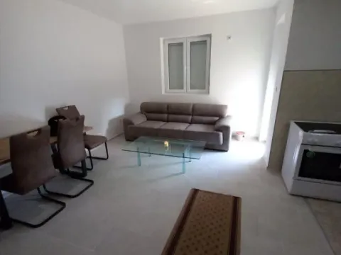 Izdavanje, dvosoban stan, 50m², Kod Big Fashion-a, Podgorica - image 5