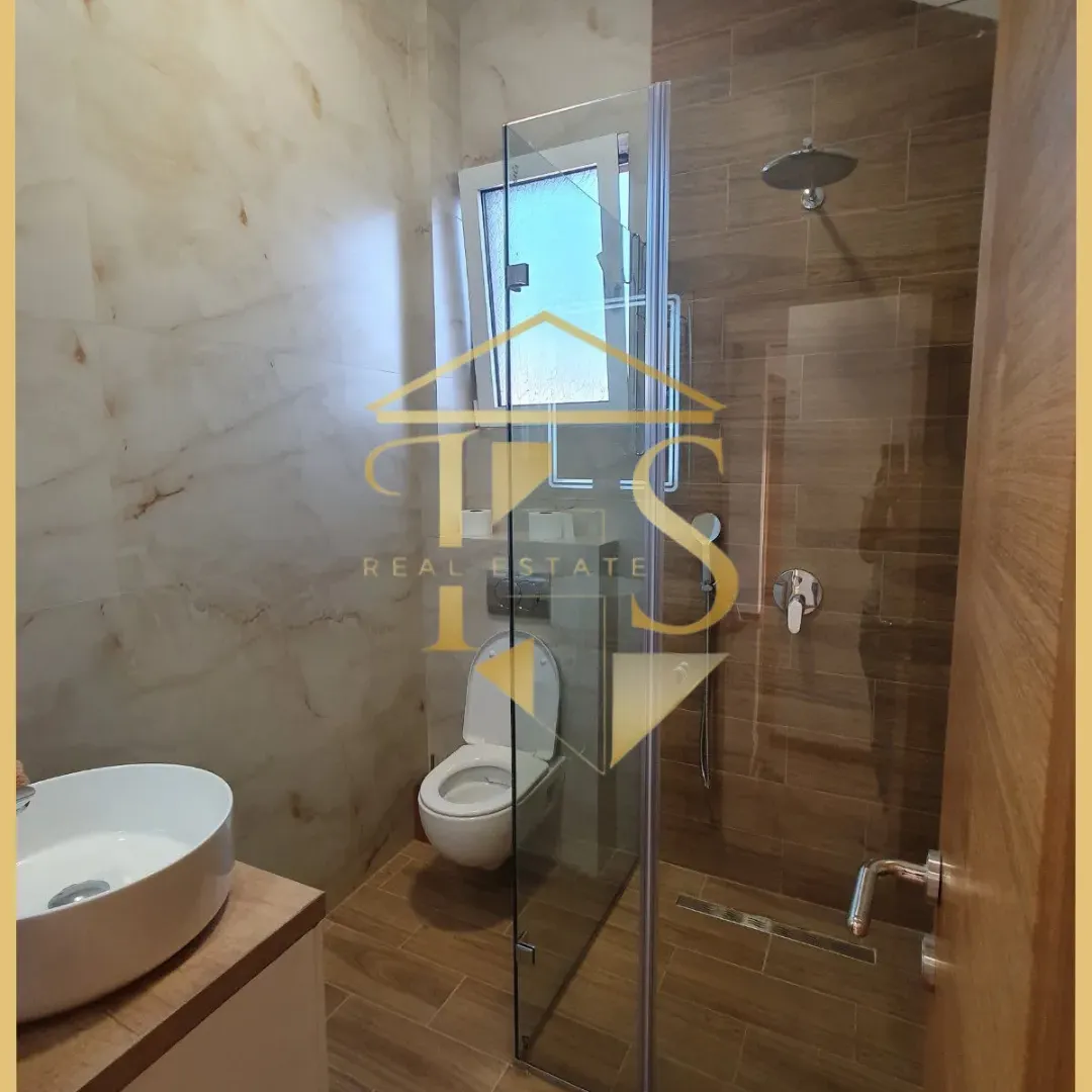 Izdavanje, trosoban stan, 150m², Kalimanj, Tivat
