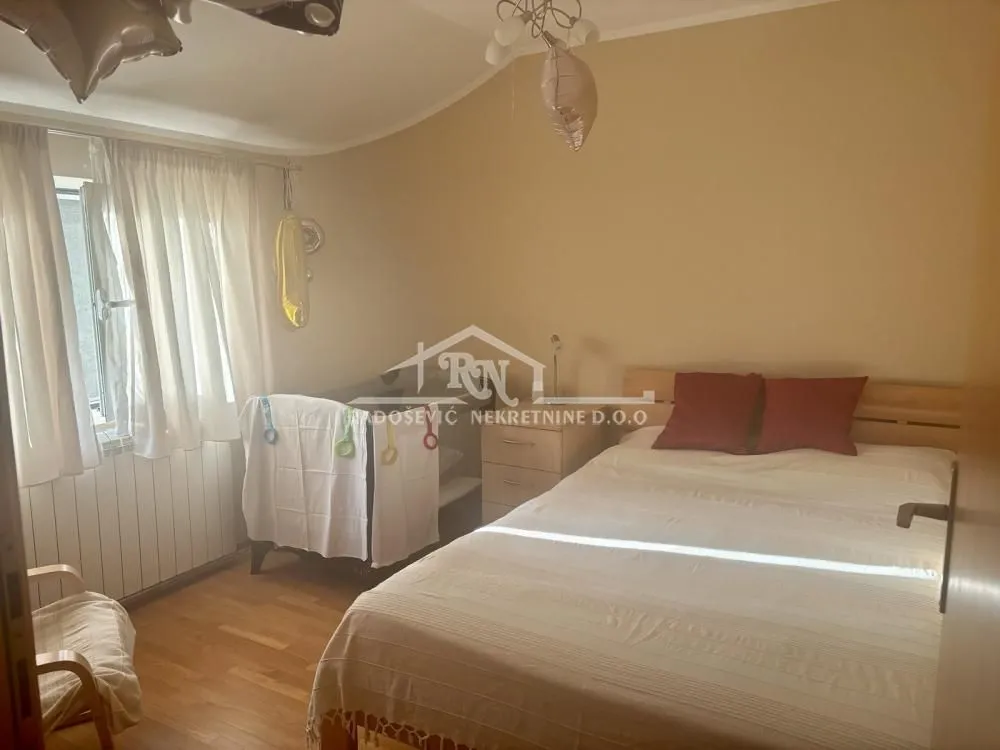 Prodaja, stan, 199m², Petlovo Brdo, Beograd