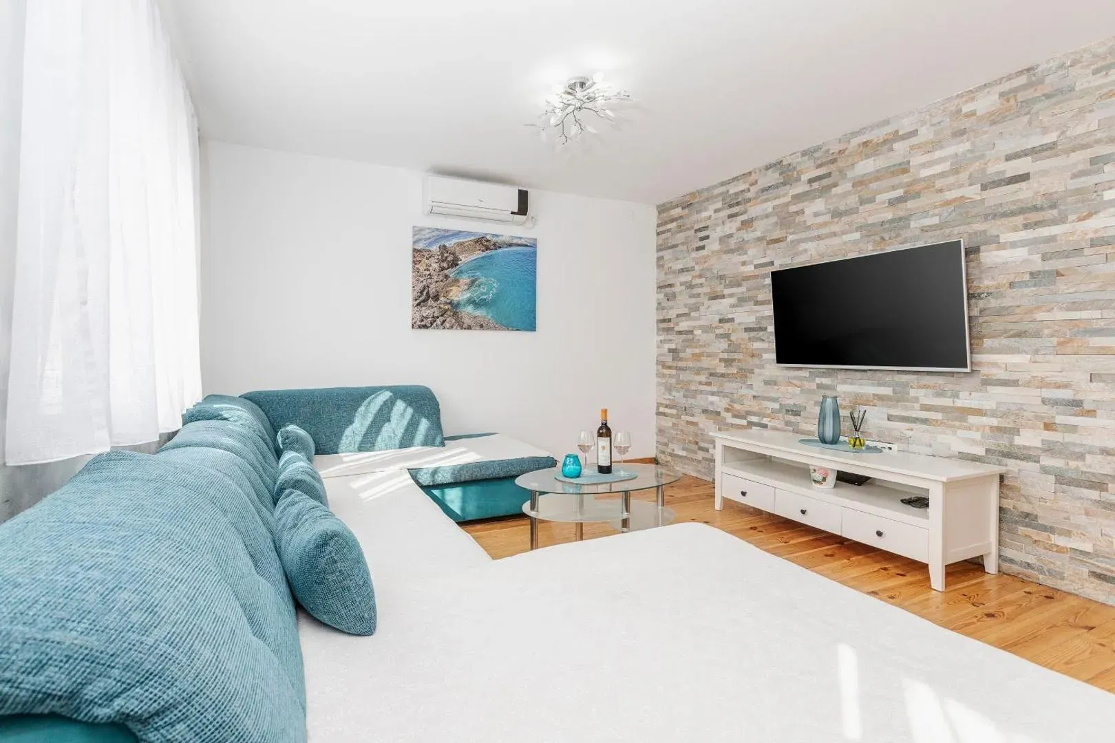 Rent, two bedroom apartment, 70m², Dumidran, Tivat