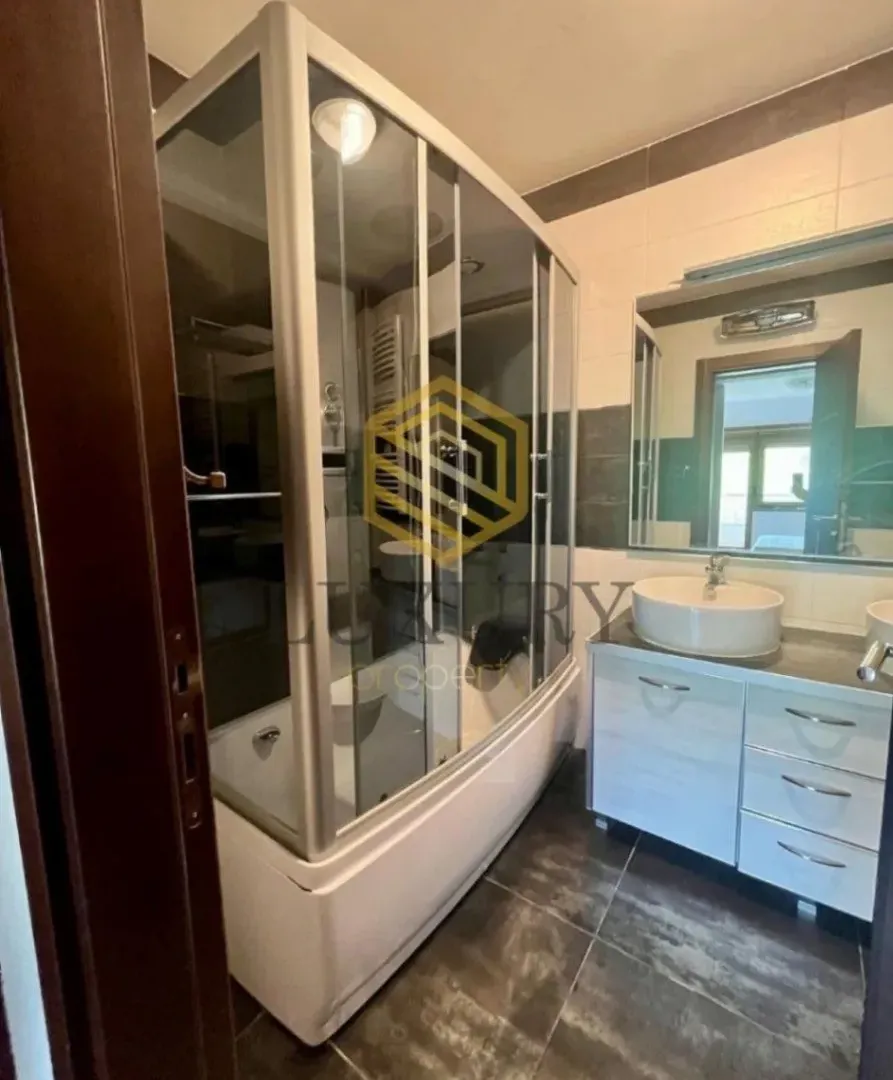 Prodaja, četvorosoban stan, 174m², Gorica C, Podgorica