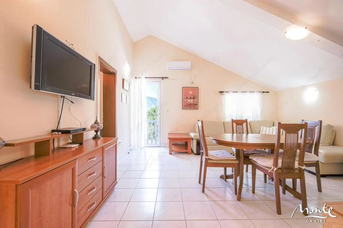Prodaja, dvosoban stan, 53m², Orahovac, Kotor