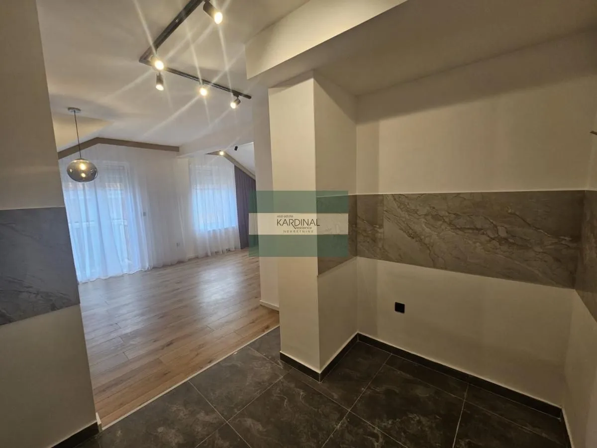 Prodaja, trosoban stan, 58m², Centar, Novi Sad
