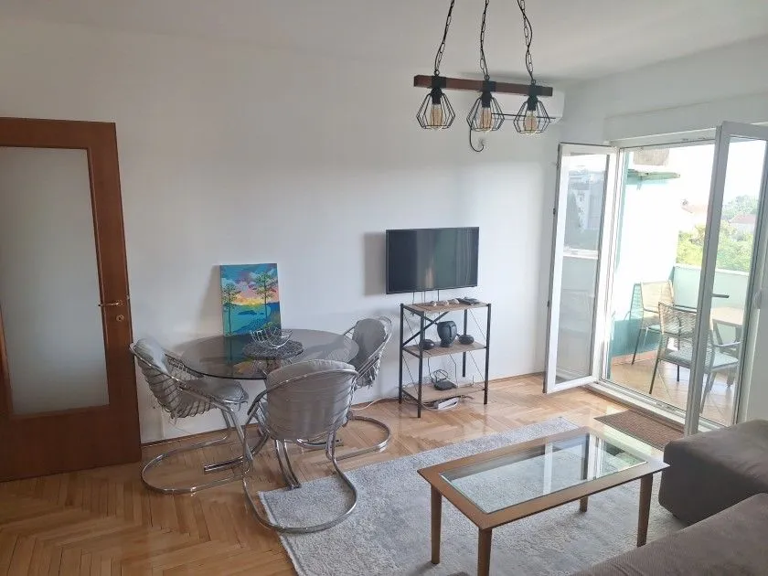 Izdavanje, jednosoban stan, 45m², Pobrežje, Podgorica