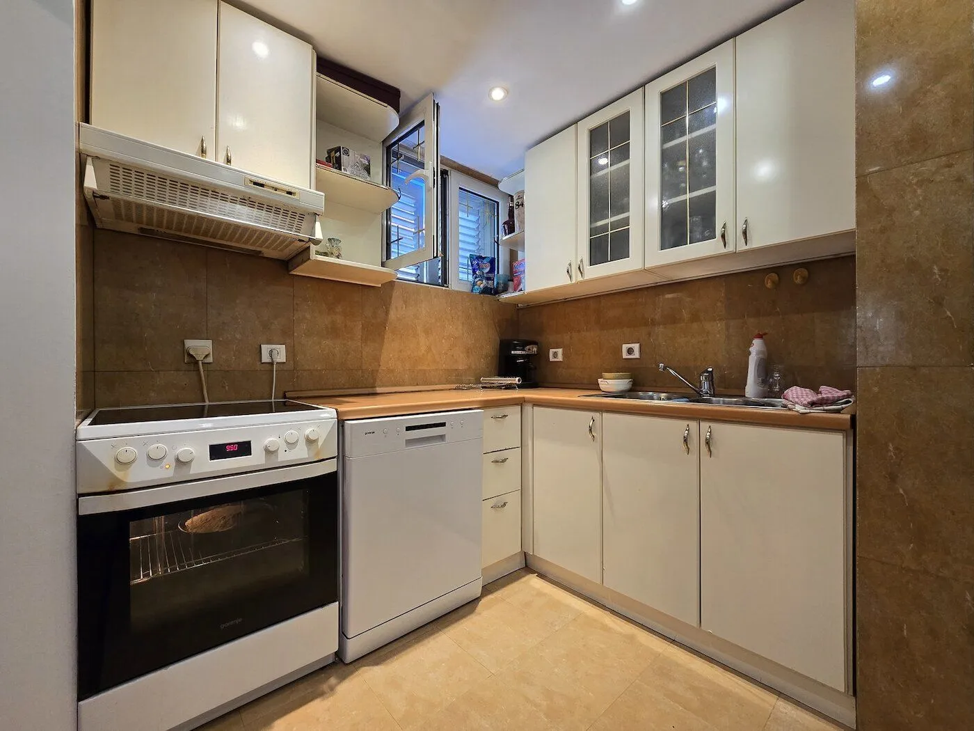 Prodaja, kuća, 180m², Zlatica, Podgorica