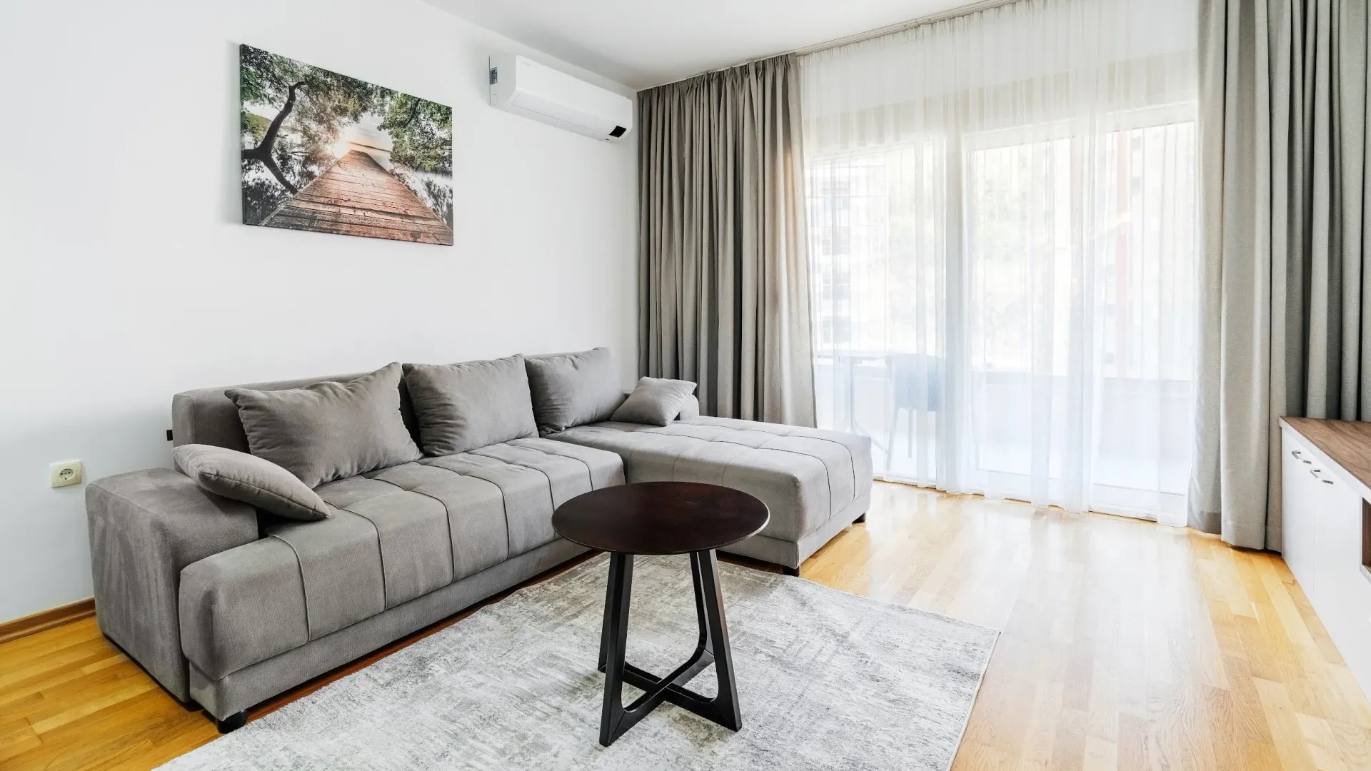 Izdavanje, dvosoban stan, 67m², Bečići, Budva