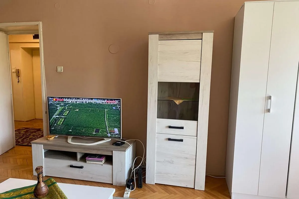 Rent, two bedroom apartment, 90m², Savski Venac, Beograd