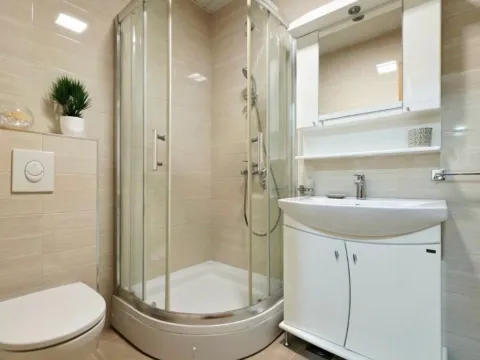 Izdavanje, jednosoban stan, 64m², City Kvart, Podgorica - image 10