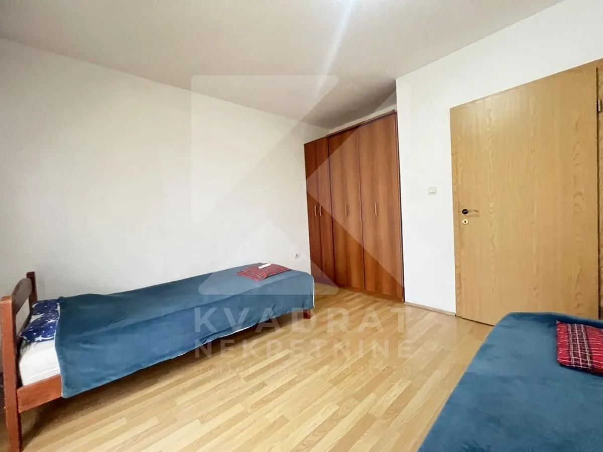 Izdavanje, dvosoban stan, 90m², Tološi, Podgorica